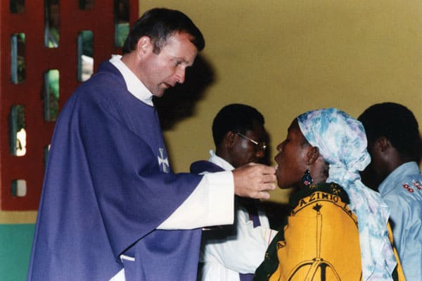 fathersnyder-gives-communion-tanzania